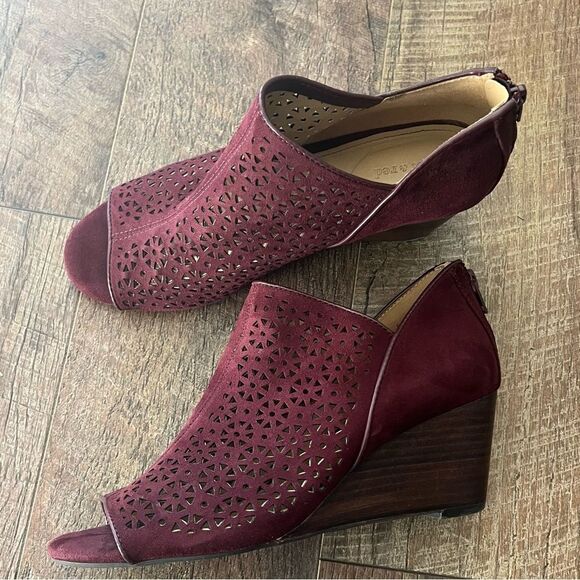 Violet and Red laser cut wedge Style: Sasha new with tags, size 8M - Picture 12 of 15